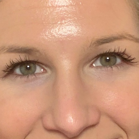 Pump it up Maggie Mascara - Picture 2 of 2